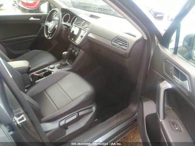 3VV2B7AXXLM074908 Volkswagen Tiguan Se/sel/se R-line Black