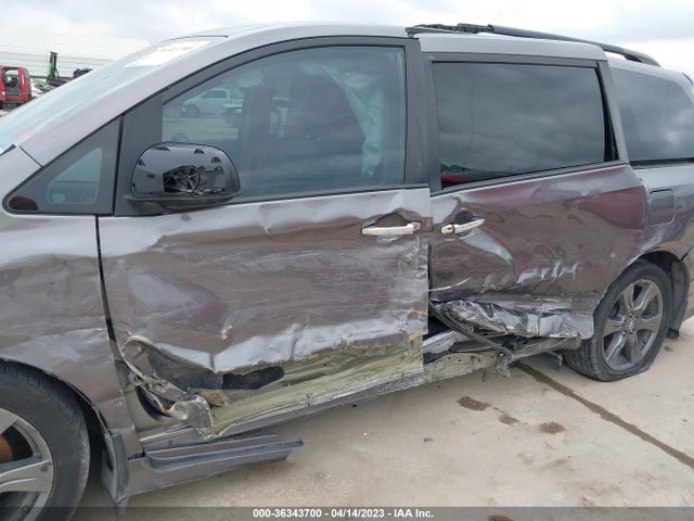 Toyota SIENNA SE 2018 5TDXZ3DC7JS904016 Image 8