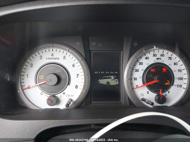 Toyota SIENNA SE 2018 5TDXZ3DC7JS904016 Image 9