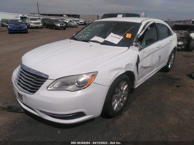 1C3CCBAB9EN207744 Chrysler 200 LX
