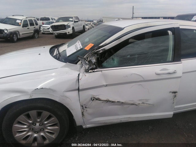 1C3CCBAB9EN207744 Chrysler 200 LX
