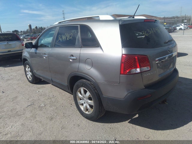 2011 KIA SORENTO LX VIN: 5XYKTDA19BG124635