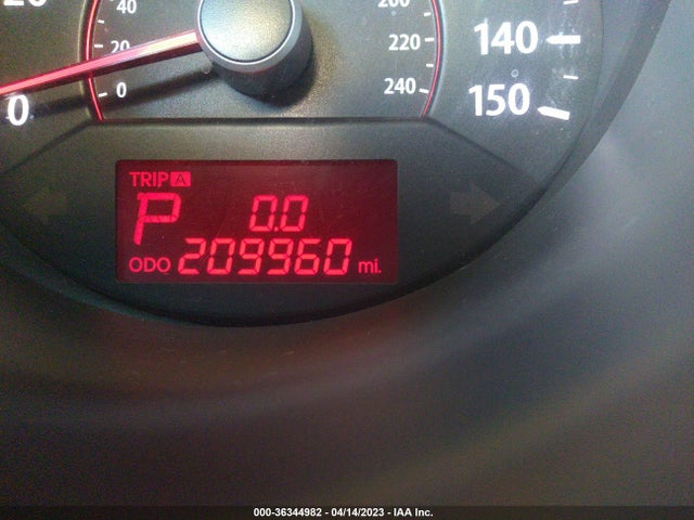 2011 KIA SORENTO LX VIN: 5XYKTDA19BG124635