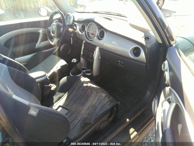 2006 MINI COOPER HARDTOP S VIN: WMWRE335X6TL18925