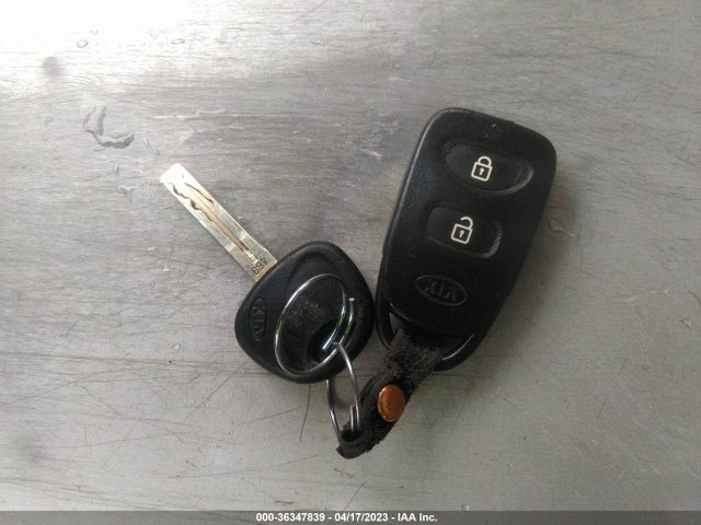 2011 KIA SORENTO LX VIN: 5XYKTDA29BG079379