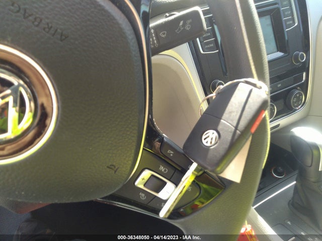 1VWAA7A38JC049558 Volkswagen Passat 2.0t S/r-line