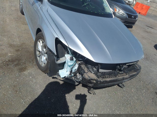 1VWAA7A38JC049558 Volkswagen Passat 2.0t S/r-line