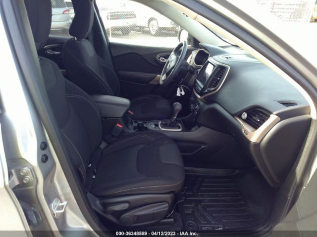 1C4PJLCB2HD233554 Jeep Cherokee Latitude