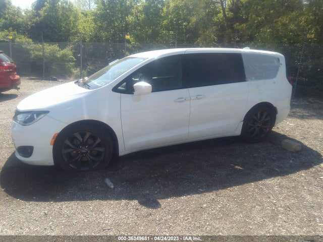 Chrysler Pacifica Touring Plus 2018 2C4RC1FG5JR235767 Image 2