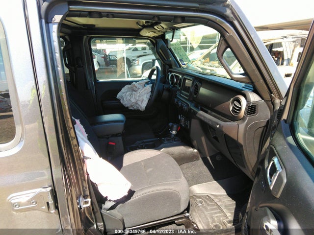 1C4HJXDG5JW122660 Jeep Wrangler Unlimited Sport S