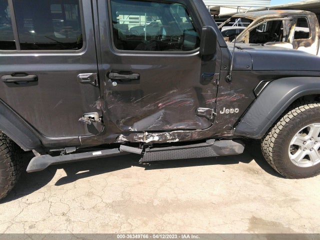 1C4HJXDG5JW122660 Jeep Wrangler Unlimited Sport S
