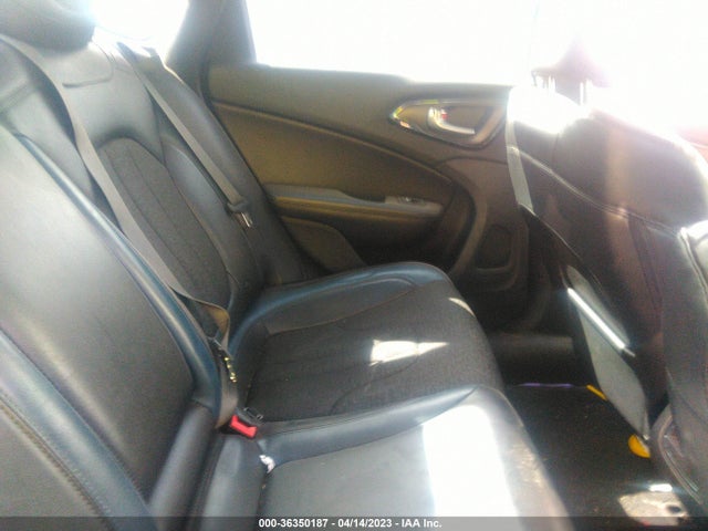 1C3CCCBG5FN582337 Chrysler 200 S