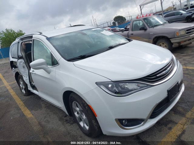 2018 Chrysler Pacifica Hybrid, VIN: 2C4RC1L7XJR175621