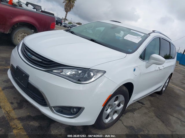 2018 Chrysler Pacifica Hybrid, VIN: 2C4RC1L7XJR175621