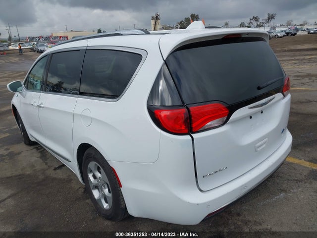 2018 Chrysler Pacifica Hybrid, VIN: 2C4RC1L7XJR175621
