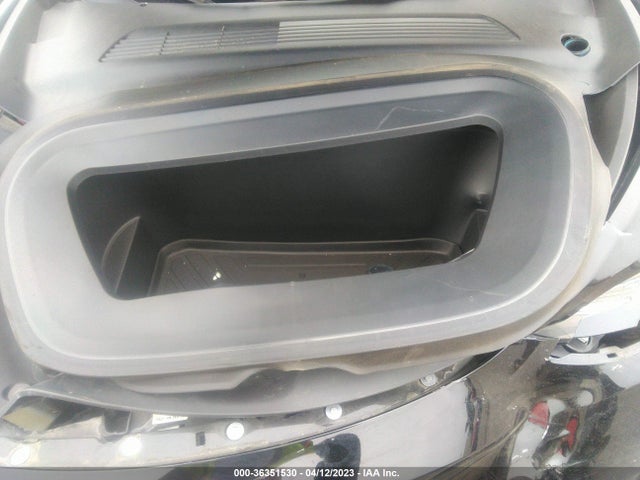 Tesla Model Y Long Range 2021 5YJYGDEE4MF215320 Image 11