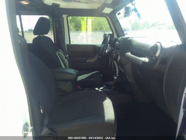 1C4BJWDG1GL129275 Jeep Wrangler Unlimited Sport