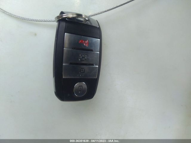 KNDCC3LC7K5274832 KIA NIRO EX