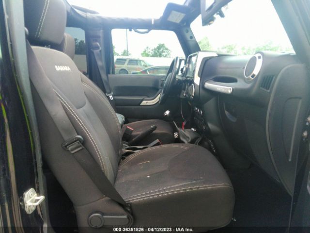 1C4BJWEG1HL647807 Jeep Wrangler Unlimited Sahara