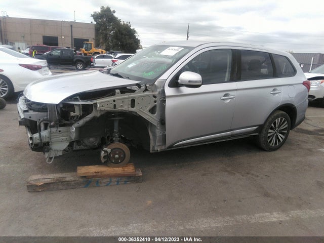 JA4AD2A38KZ006988 Mitsubishi Outlander Es