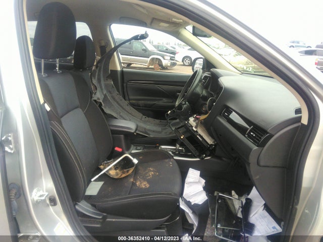 JA4AD2A38KZ006988 Mitsubishi Outlander Es