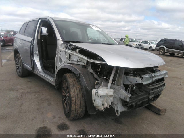 JA4AD2A38KZ006988 Mitsubishi Outlander Es