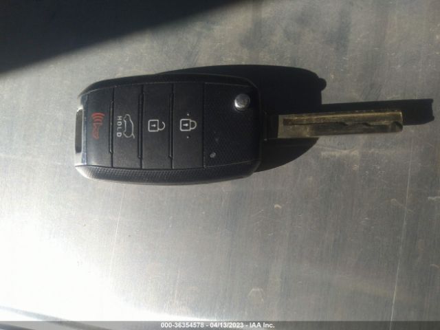 5XYPGDA38GG020351 KIA SORENTO LX