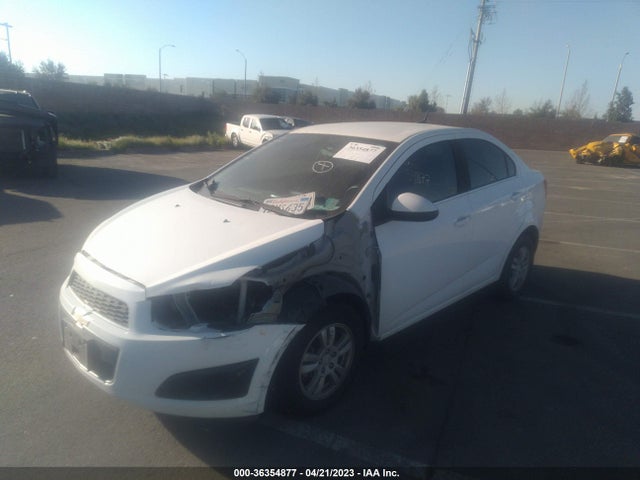 Chevrolet SONIC LT 2014 1G1JC5SHXE4170466 Image 2