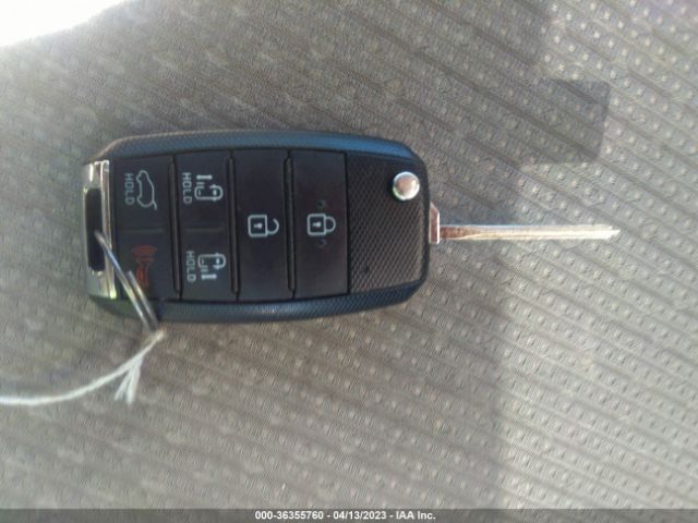 KNDMB5C11H6234203 KIA SEDONA LX
