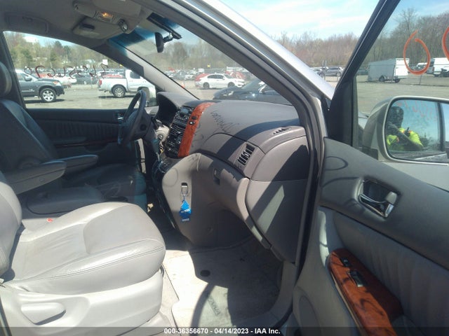 2004 TOYOTA SIENNA XLE VIN: 5TDBA22C14S011813