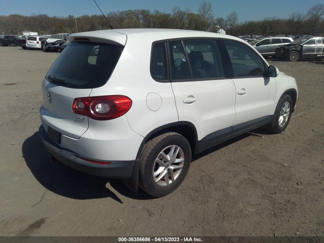 2011 VOLKSWAGEN TIGUAN S VIN: WVGCV7AX1BW513627