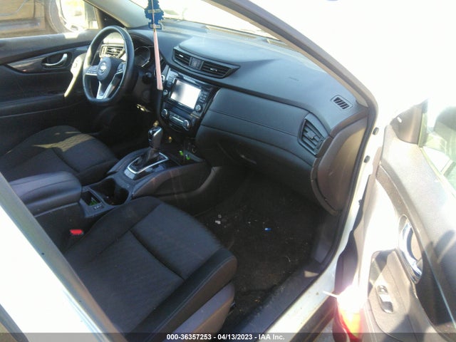2017 NISSAN ROGUE SV VIN: KNMAT2MT1HP561063