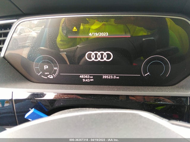 2019 Audi e-tron, VIN: WA1VAAGE7KB007555