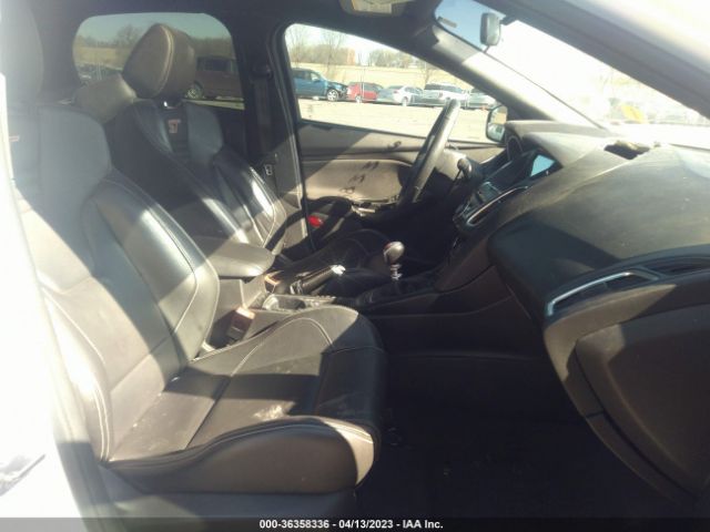 1FADP3L94JL239663 Ford FOCUS ST