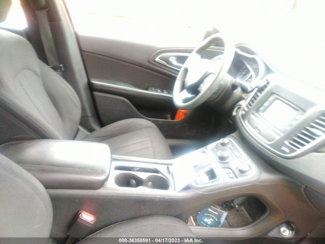 1C3CCCFB8FN618424 Chrysler 200 LX