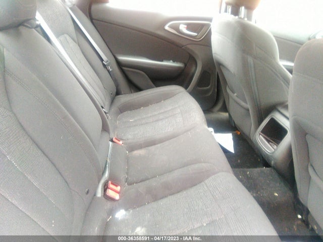 1C3CCCFB8FN618424 Chrysler 200 LX