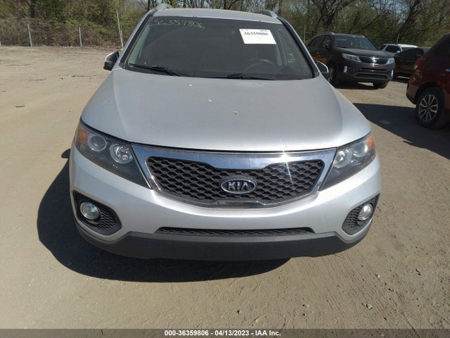 2013 KIA SORENTO LX VIN: 5XYKT3A64DG379931