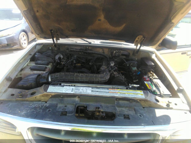 2000 FORD EXPLORER XLT VIN: 1FMZU63X5YUB31030
