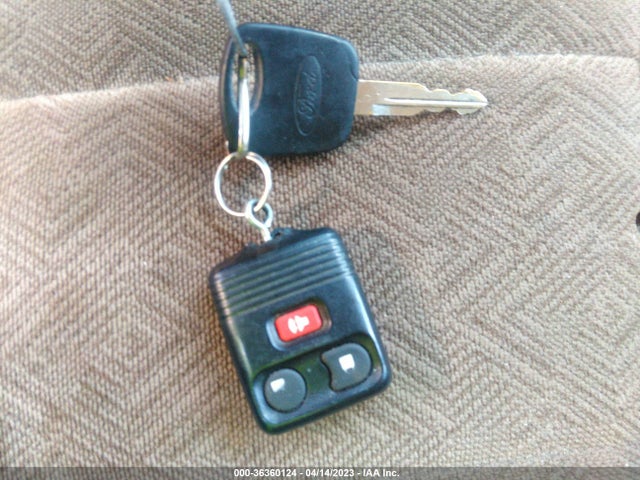 2000 FORD EXPLORER XLT VIN: 1FMZU63X5YUB31030