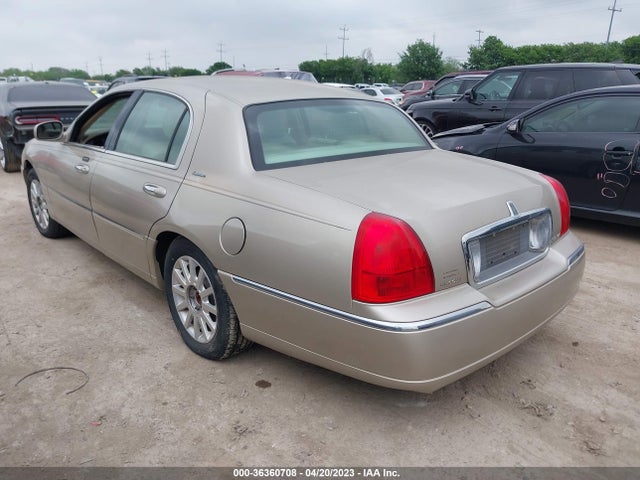 2006 LINCOLN TOWN CAR SIGNATURE VIN: 1LNHM81V36Y624557
