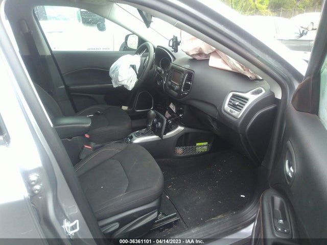 3C4NJCAB1JT411450 Jeep Compass Sport