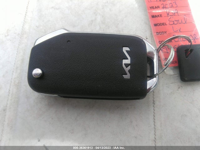 KIA SOUL LX 2023 KNDJ23AU4P7850846 Image 3