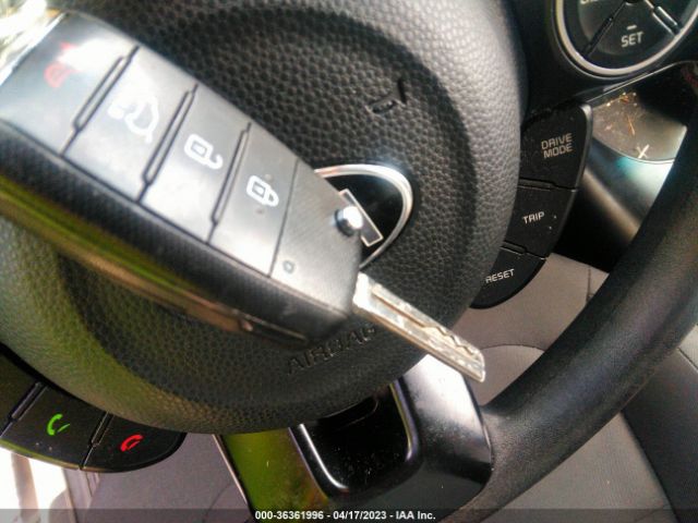 KNDJN2A20J7586015 KIA Soul Base