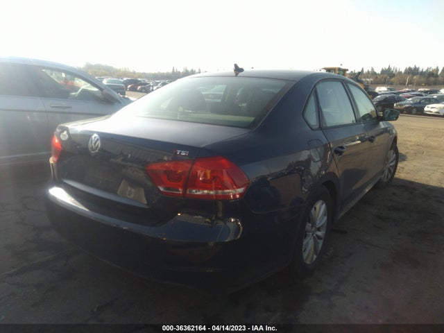 1VWAT7A30EC079914 Volkswagen Passat Wolfsburg Ed