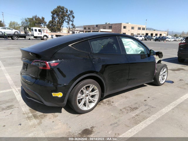 Tesla Model Y Long Range 2022 7SAYGAEE2NF316178 Image 4