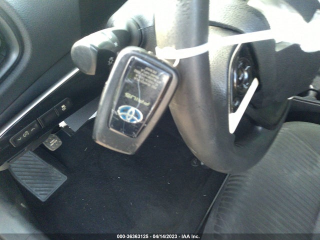 Toyota Prius Two 2016 JTDKBRFU8G3507058 Image 3