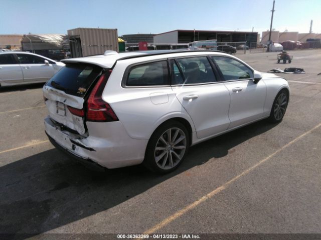 YV1102EK8L2370657 Volvo V60 Momentum