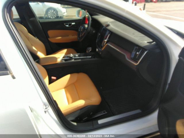 YV1102EK8L2370657 Volvo V60 Momentum