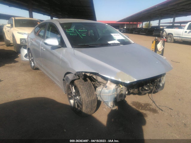 2018 5NPD84LF2JH214011 main image