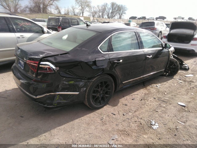 1VWBT7A3XHC039543 Volkswagen Passat 1.8t Se
